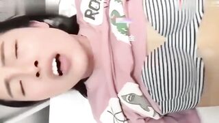 【偷情泄密】非常淫骚的河南人妻出轨视频，偏爱自拍，各种骚话张口就来，对白很有趣