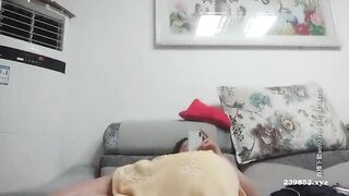 【推油少年】上门服务，你老婆可能在找鸭，偷拍良家妇女的私密生活良家少妇被按摩的淫水直流高潮不断