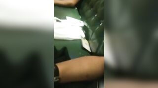 这才是同学聚会该有的样子 裤子脱了搞一下 应该没有摄像头 我从来没有看过这样搞的 另两个妹子不淡定了