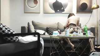 【换妻探花】老男人带着小娇妻参加换妻聚会老公去洗澡的时候偷偷就跟对面的男人舌吻起来了贼闷骚