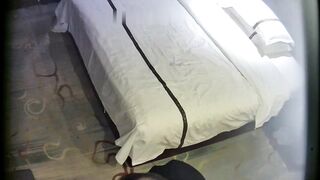 【新片速递酒店偷拍】周末假期秃顶老板带年轻秘书进被窝深度探讨性生活