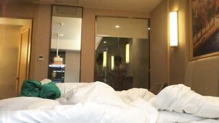 【已婚健身女教练】为了业绩 主动献出身体！不仅遭到学员狂操 还被偷拍下做爱全过程！