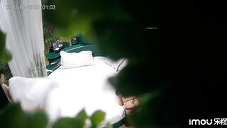 “好厉害~好爽~我怀孕了”胡言乱语加上呻吟声，鸡巴听硬了 真实偸拍大学生情侣激情造爱，长腿肥臀黑丝情趣装太顶了！