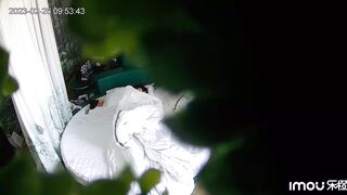 “好厉害~好爽~我怀孕了”胡言乱语加上呻吟声，鸡巴听硬了 真实偸拍大学生情侣激情造爱，长腿肥臀黑丝情趣装太顶了！