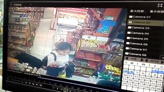 四川某便利店监控 一幕，还是如此炸裂，不晓得穿丝袜会不会好点