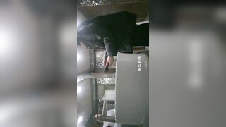 【吃瓜热点】战狼2小黑伟哥事件！职业台球圈黑料揭露！厕拍拜金女私密话那个老头屌是臭的！社区球场当众偷情！真实强奸！抓奸再床拳拳到肉！