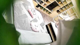 【上帝视角】高颜值情侣，妹子身材非常棒！一边舌吻一边操，激烈驾驶_妹子刚开始还比较矜持，最后忍不住嗯嗯叫